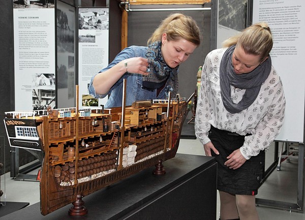 Modell eines Auswandererschiffes in der Ausstellung "Vom Streben nach Glück"