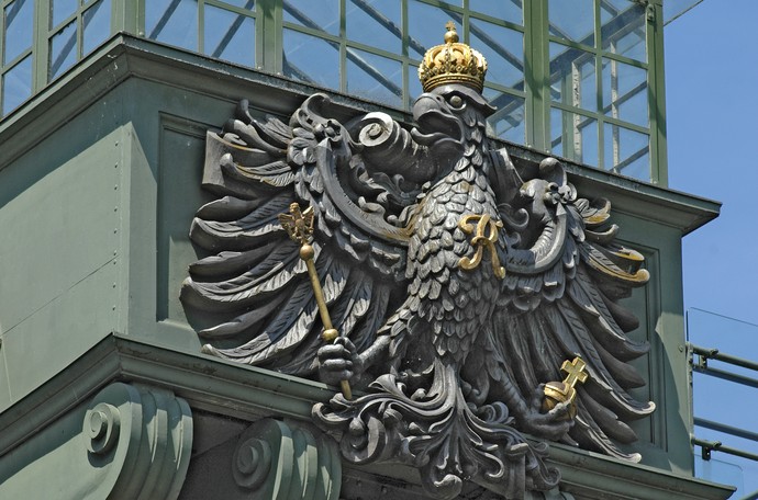 Der preußische Adler schmückt noch heute das Hebewerk