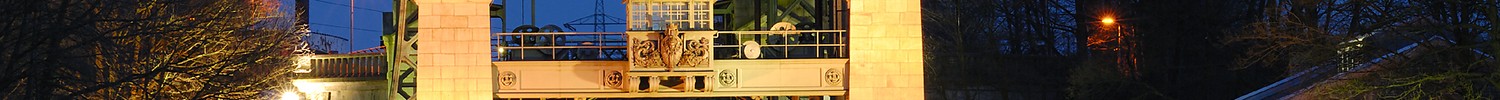 Blick auf das beleuchtete Schiffshebewerk