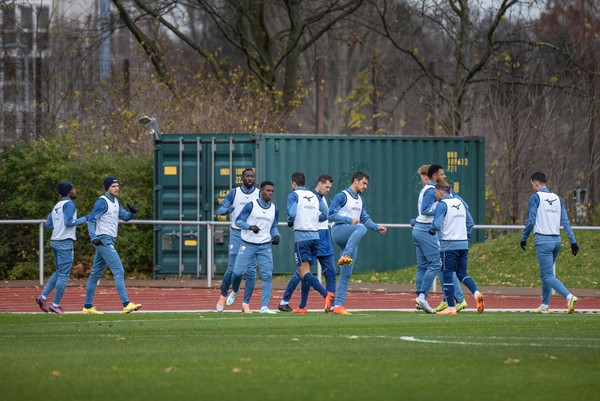 Container auf dem Trainingsgelände des VfL Bochum. Foto: Udo Kreikenbohm