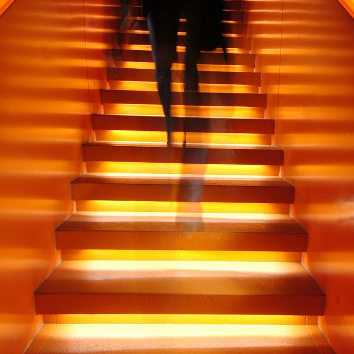 Beleuchtete Treppe im Ruhrmuseum (öffnet vergrößerte Bildansicht)