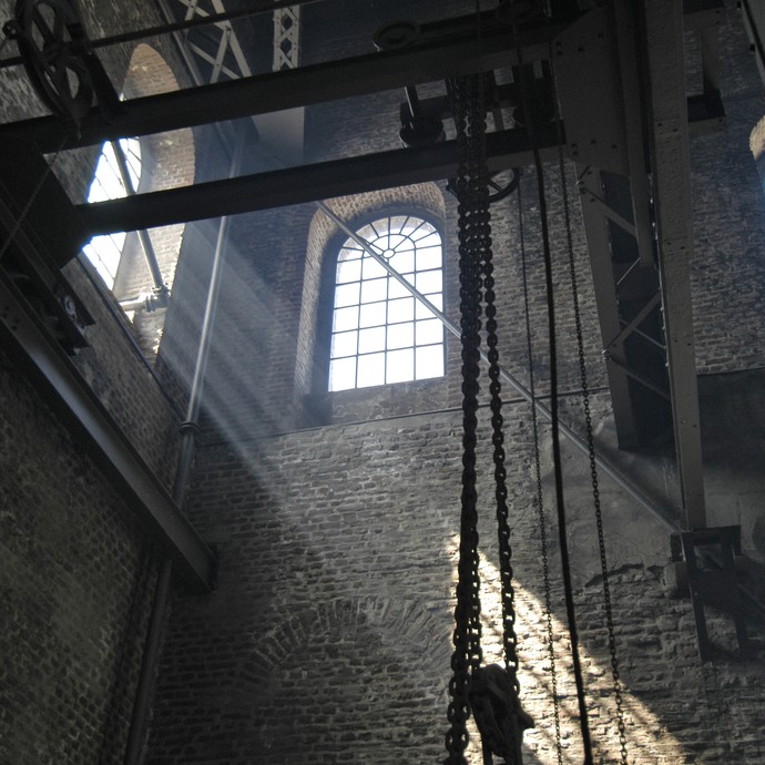 Innenansicht des Malakowturms mit Lichteinfall durch ein seitliches Fenster. (öffnet vergrößerte Bildansicht)