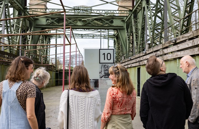 Gruppe auf dem Schifffshebewerk